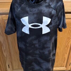 Boys Under Armour Youth Medium Black Camo Crew Neck Tee T-Shirt 100% Polyester